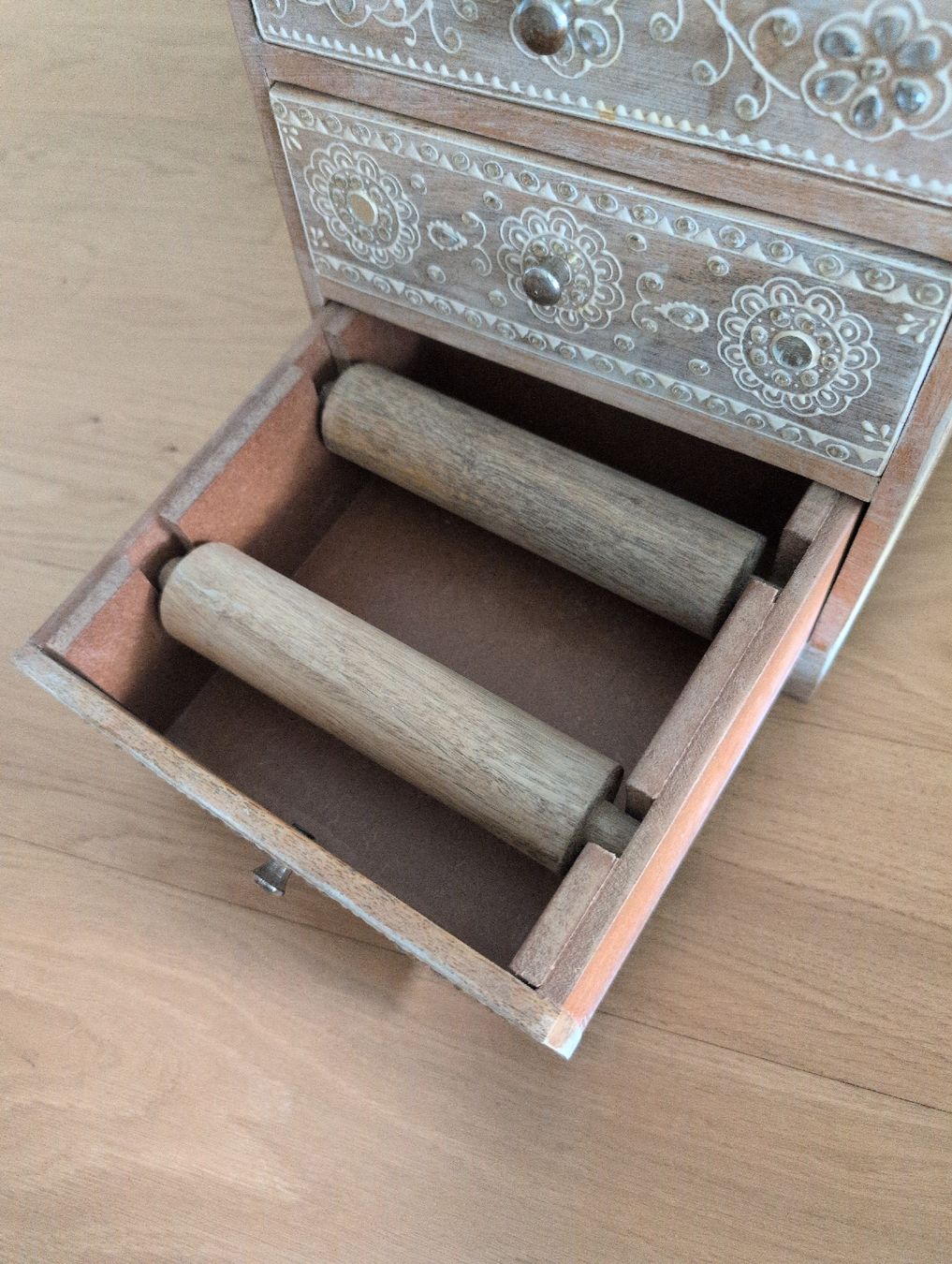 Cachet Cassettiere: Kommode aus Mangoholz von Cachet mit 9 Schubladen – Usato da Uitikon Waldegg venduto da rah_5p85 5