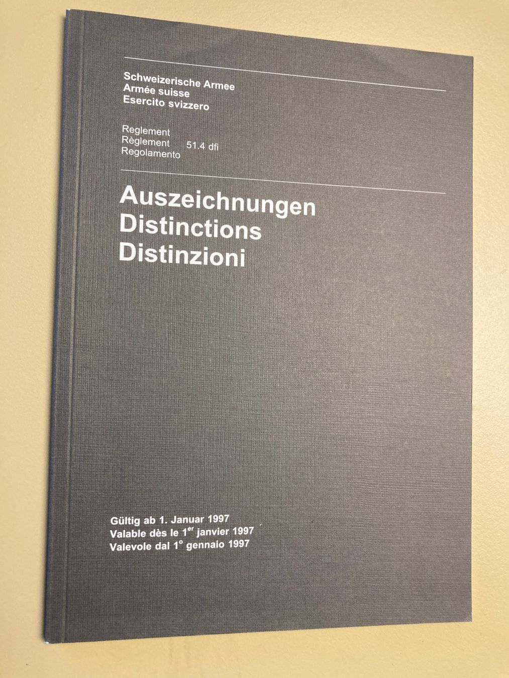 Bücher: Reglement: Auszeichnungen - Schweizer Armee – Gebraucht aus Brütten von Hst1