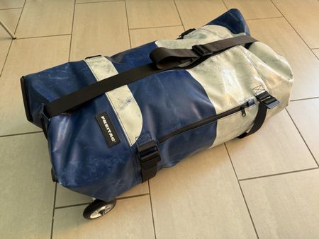 Freitag Tasche Zippelin blau-weiss mit Rollen guter Zustand