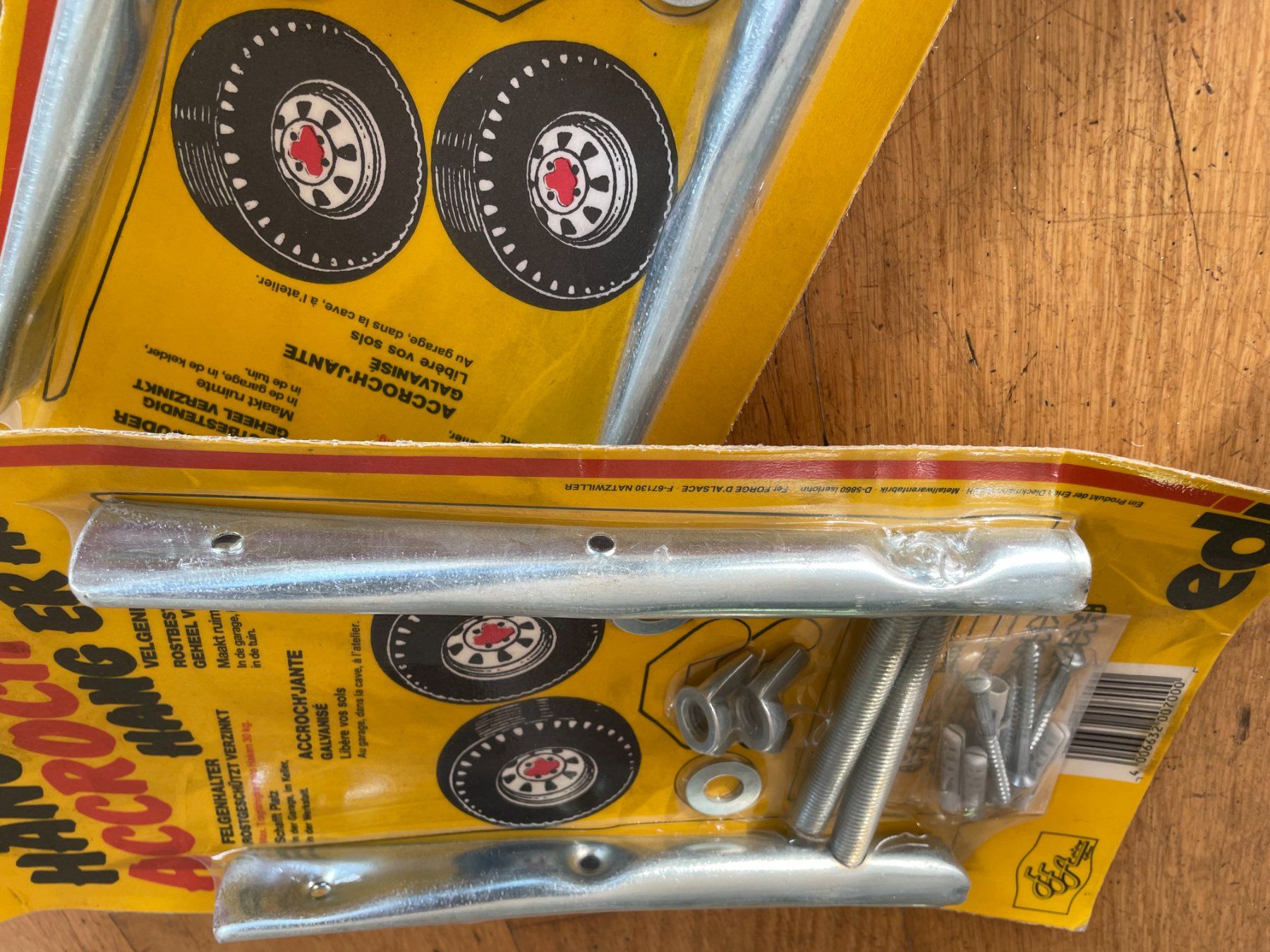 Supporti a parete: Deux kits de systèmes de fixation de roues / jantes au mur – Nuovo e nell'imballaggio originale da Petit Lancy venduto da gil_hr6v 5
