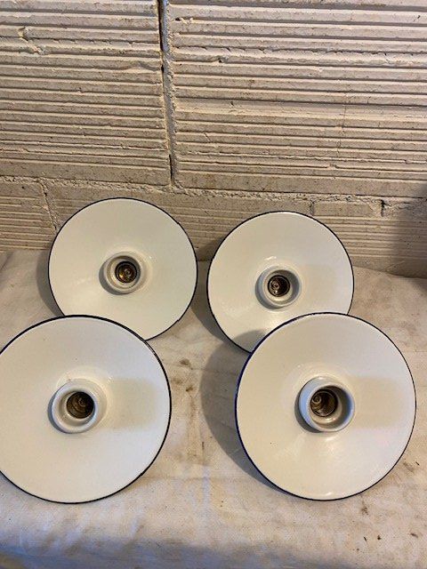 Lampade: 4 X ALTE  STALLLAMPEN – Usato da Chur venduto da silbermon 4