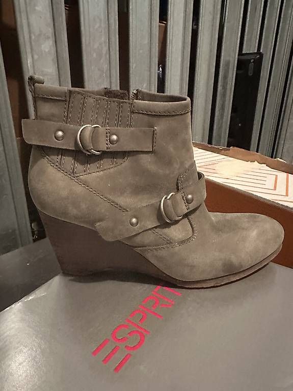 Esprit Scarpe da donna: Ankle Boots hellgrün/beige, 40 – Usato da Basel venduto da swEEty0571