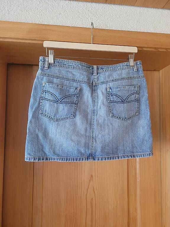 C&A Gonne: Neuwertiger Jeansrock Clockhouse, Grösse 38 – Nuovo (secondo la descrizione) da Kallnach venduto da _blub_ 1