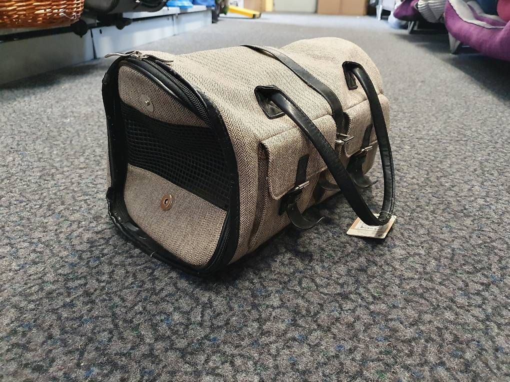 Taschen: Beetzees Hundetragtasche – Gebraucht aus Lyss von Zooroco