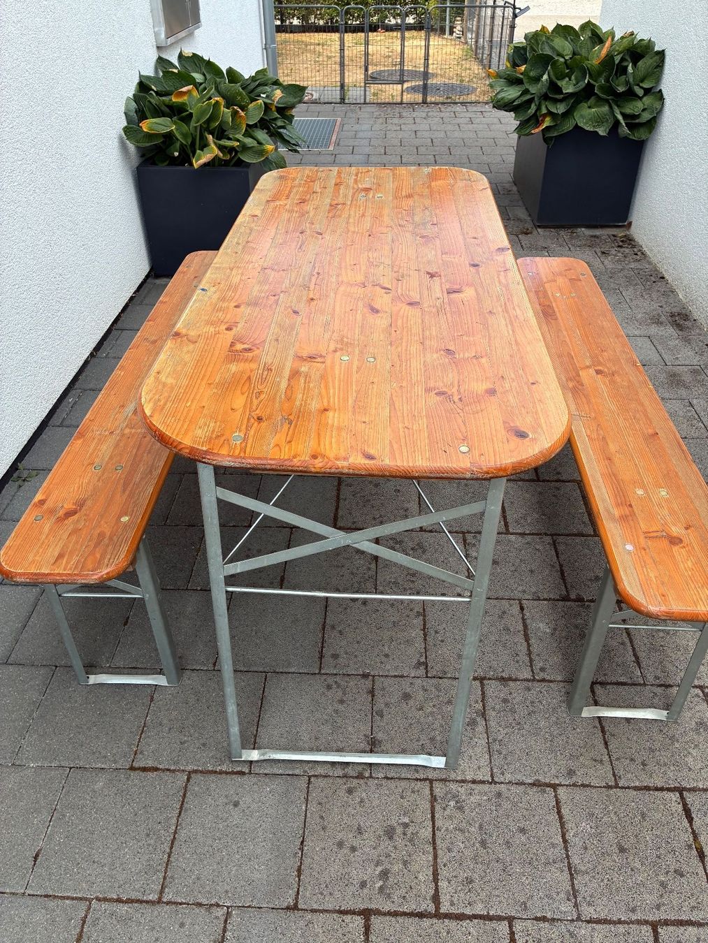 Tischset: Festbankgarnitur- Tisch und 2 Bänke – Gebraucht aus Frick von sandra037