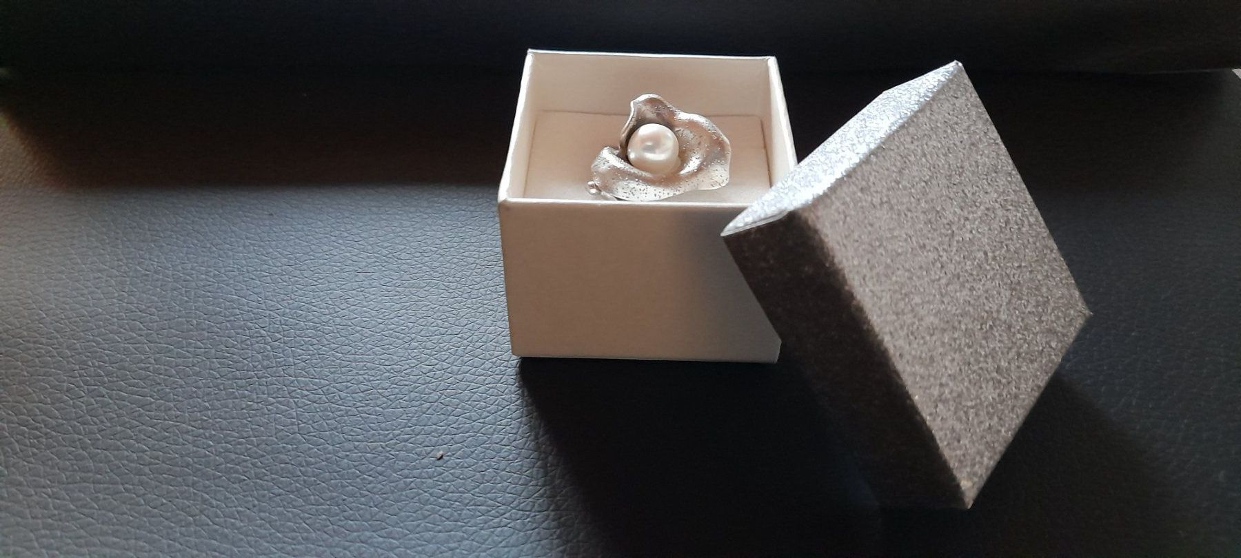 Anelli: Ring silber, Blütenform mit weisser Perle – Usato da Eschlikon TG venduto da son_fh5s 2