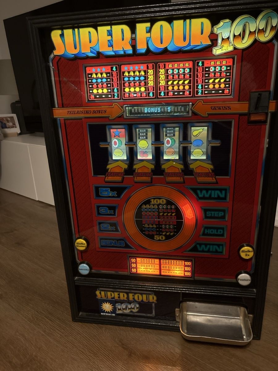 Slot Machine: Super Four 100 - Spielkaste 1.- – Usato da Hochdorf venduto da lune25