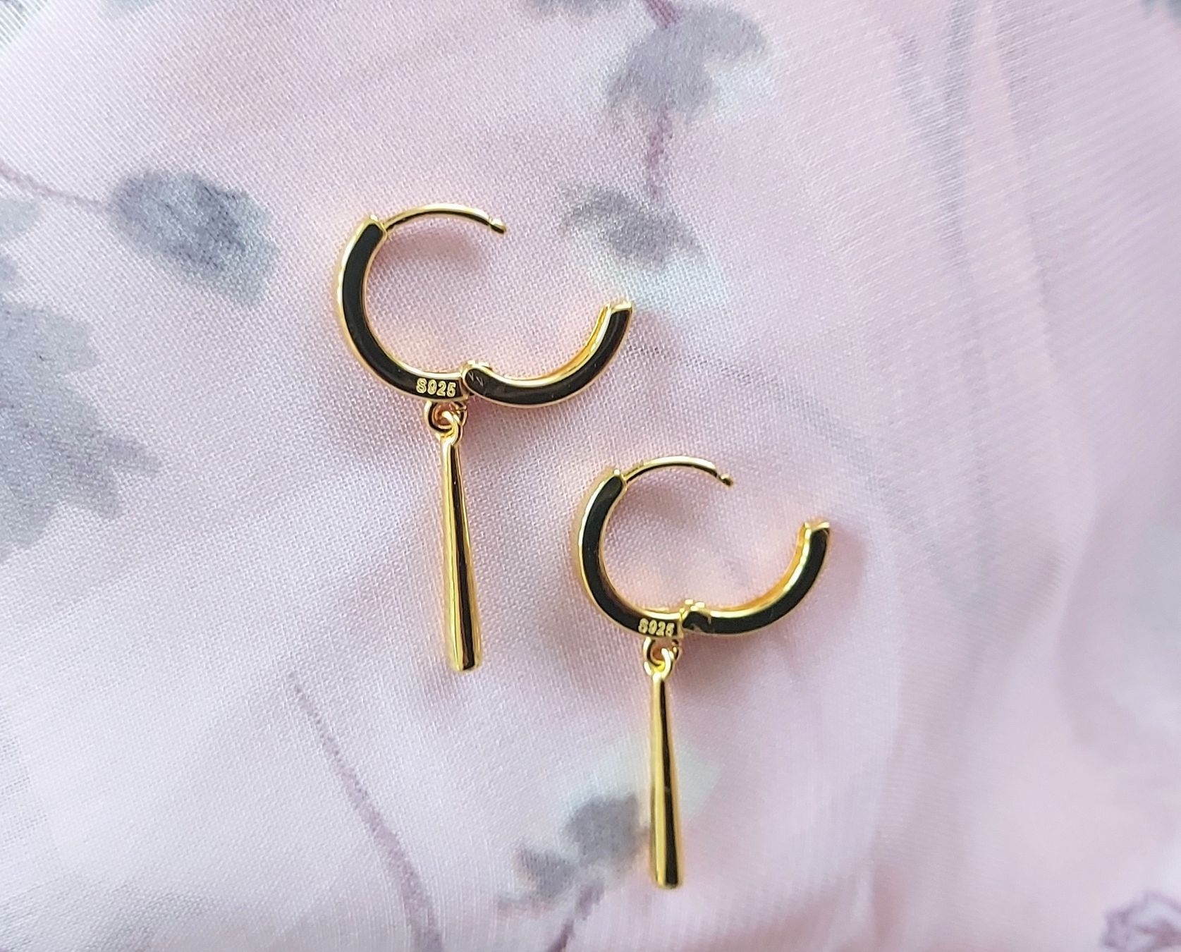 Ohrringe & -stecker: Goldene Ohrringe, elegantes Design! – Gebraucht aus Ettenhausen TG von CH2300 1