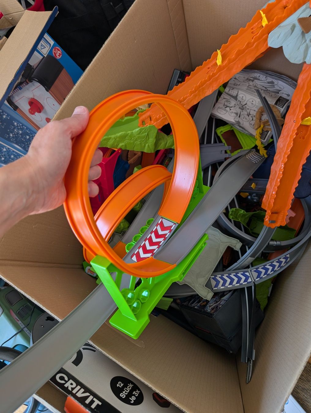 Hot Wheels Rennbahnen: Grosse Kiste voller Hotwheels Kram – Gebraucht aus Oberengstringen von Sgundel 5