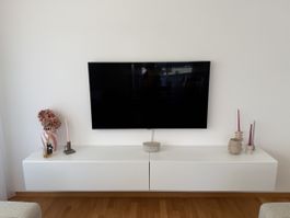 TV Lowboard / Hängendes TV-Möbel