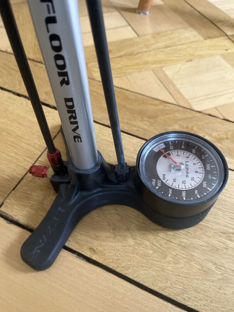 Lezyne Pompe: Lezyne Sport Floor Drive Velopumpe – Nuovo (secondo la descrizione) da Zürich venduto da paskoka 1