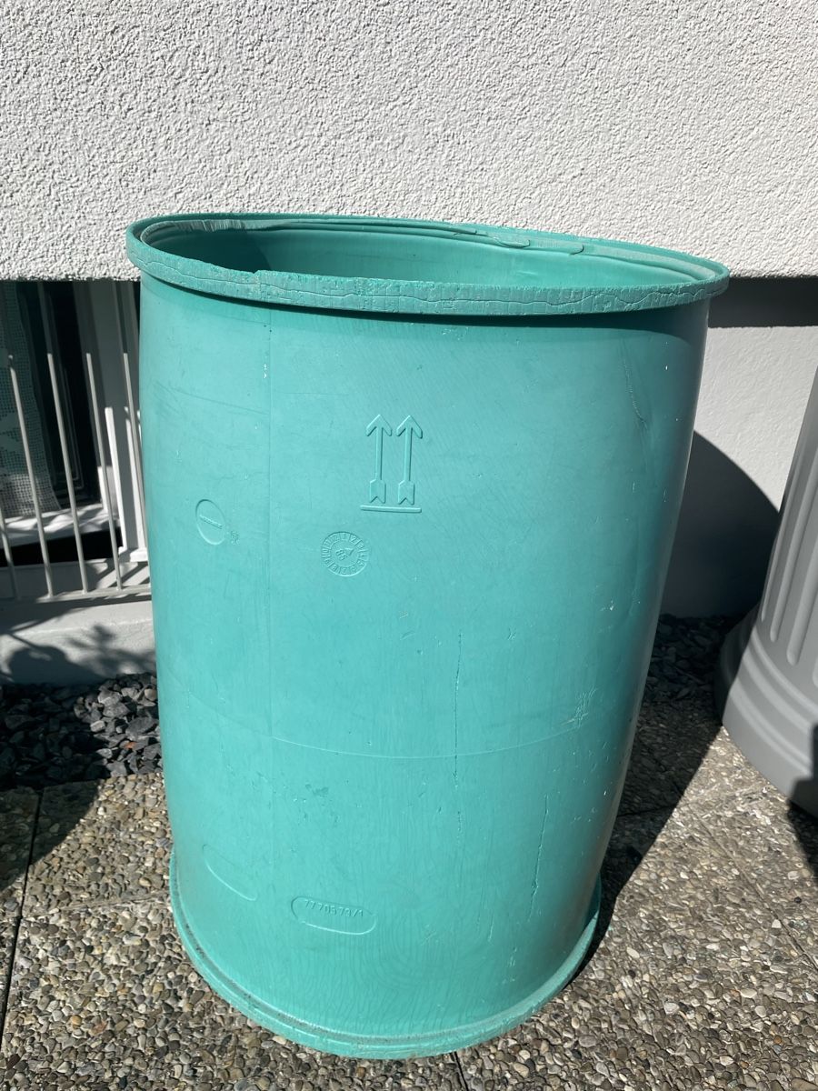 Bewässern & Giessen: Wasserfass fürs Regenwasser  – Gebraucht aus Siebnen von Starlauf 1