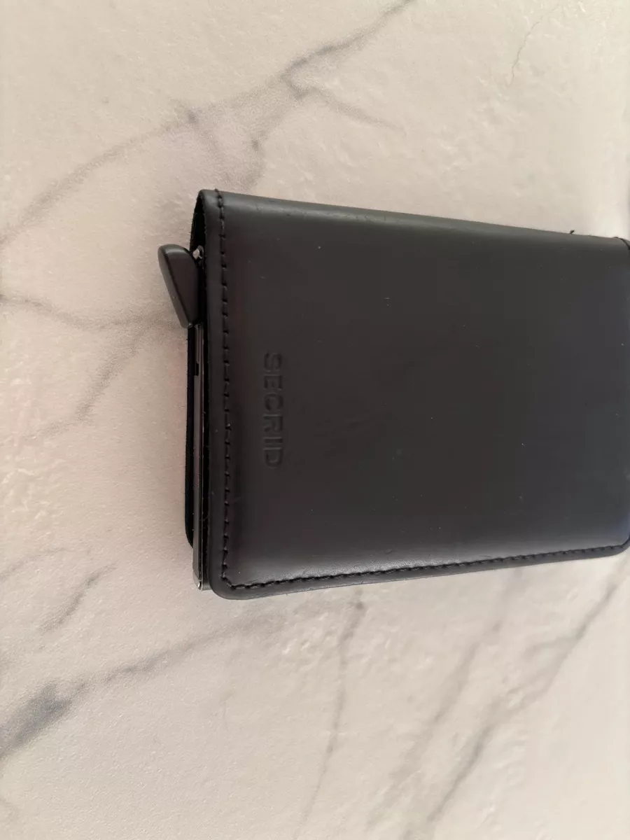 Altro in  Abbigliamento & Accessori: Secrid Cardholder schwarz  – Usato da Lömmenschwil venduto da tamara_cr 1