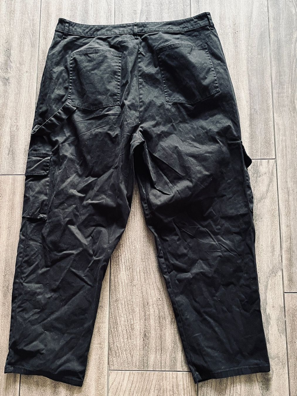 Asos Pantaloni: Cropped Cargo Hose von Asos – Usato da Strengelbach venduto da Lucaernest 2