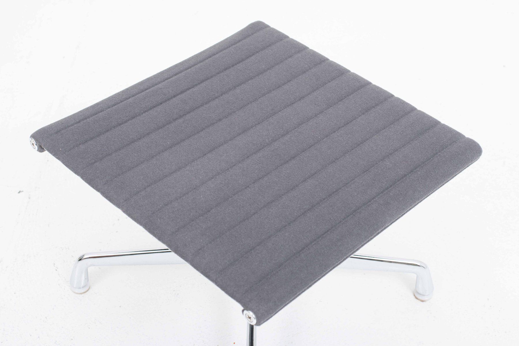 Vitra Hocker: Vitra EA 125 Ottoman / Hocker von Eames in Grau – Gebraucht aus Zürich von STUZH38 3