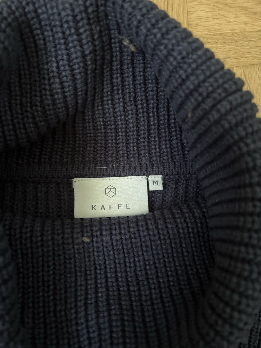 Maglioni & Felpe: Dunkelblauer Rollkragen-Strickpullover – Usato da Luzern venduto da leo_dp2d 1