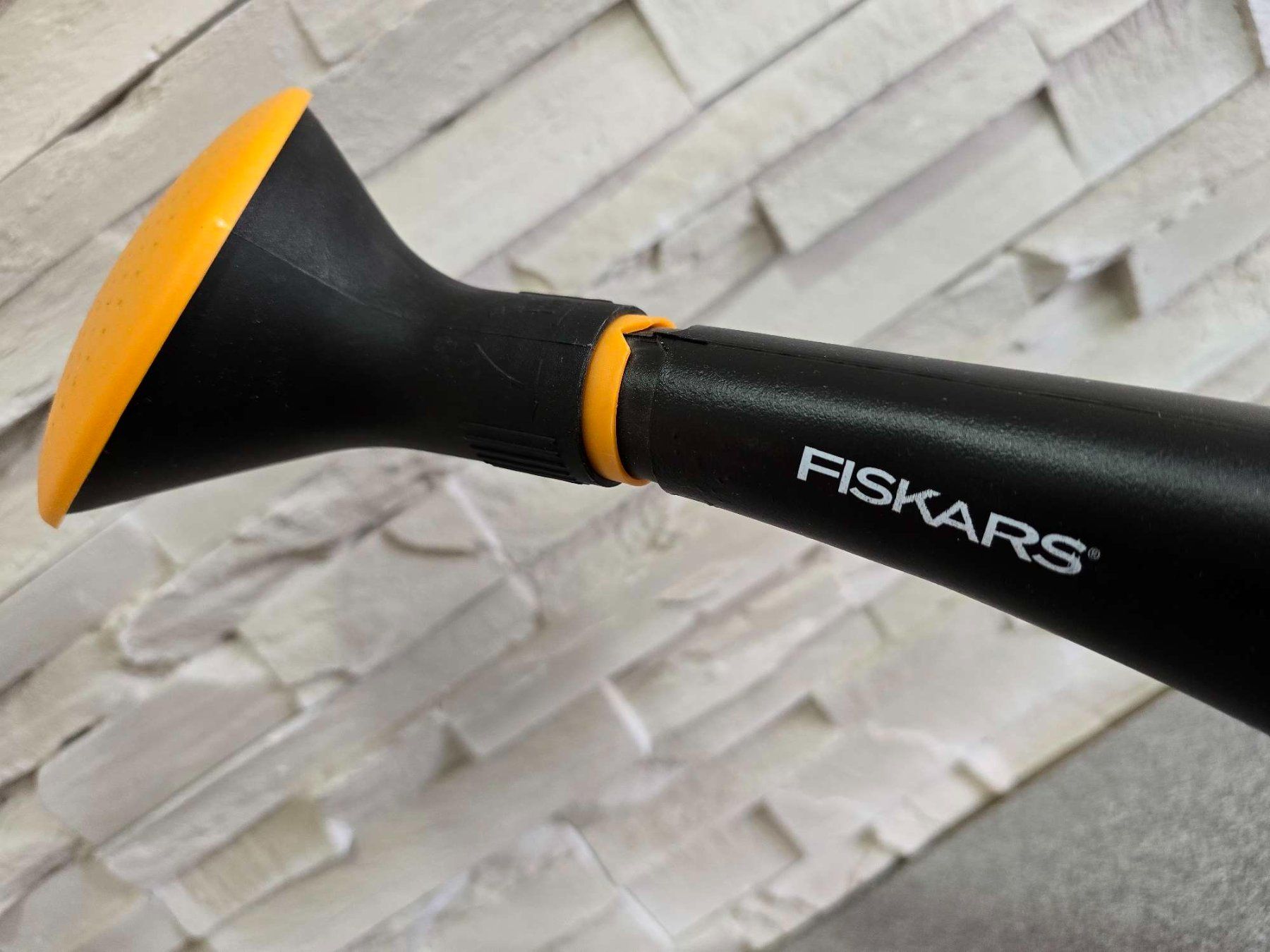 Bewässern & Giessen: Fiskars Gießkanne 10 Liter Kunststoff Gartengießer 2 Griffe – Neu (gemäss Beschreibung) aus Baar von  6