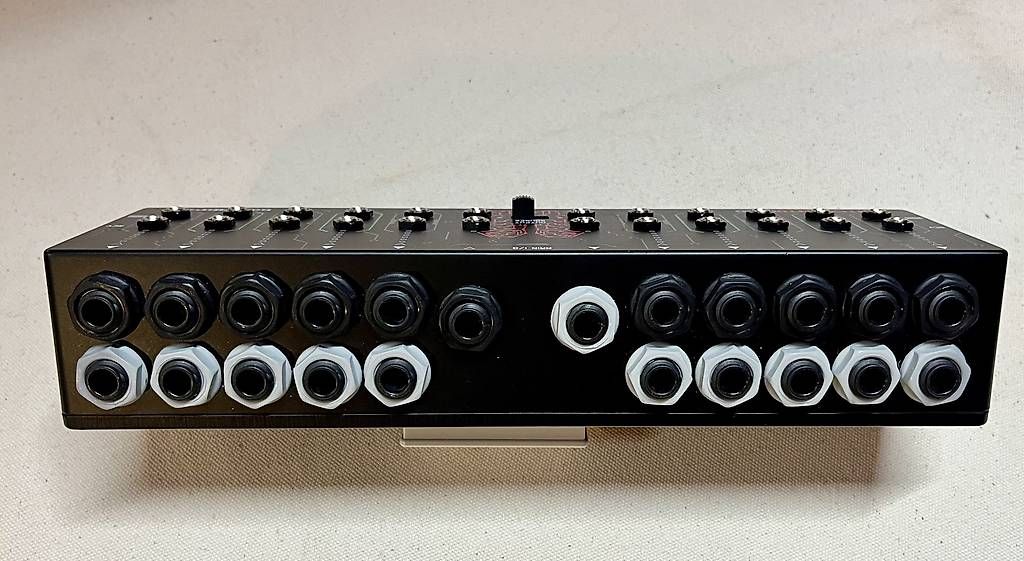 Strumenti musicali: Boredbrain Patchulator Pro – Usato da Genève venduto da charlesmugel 2