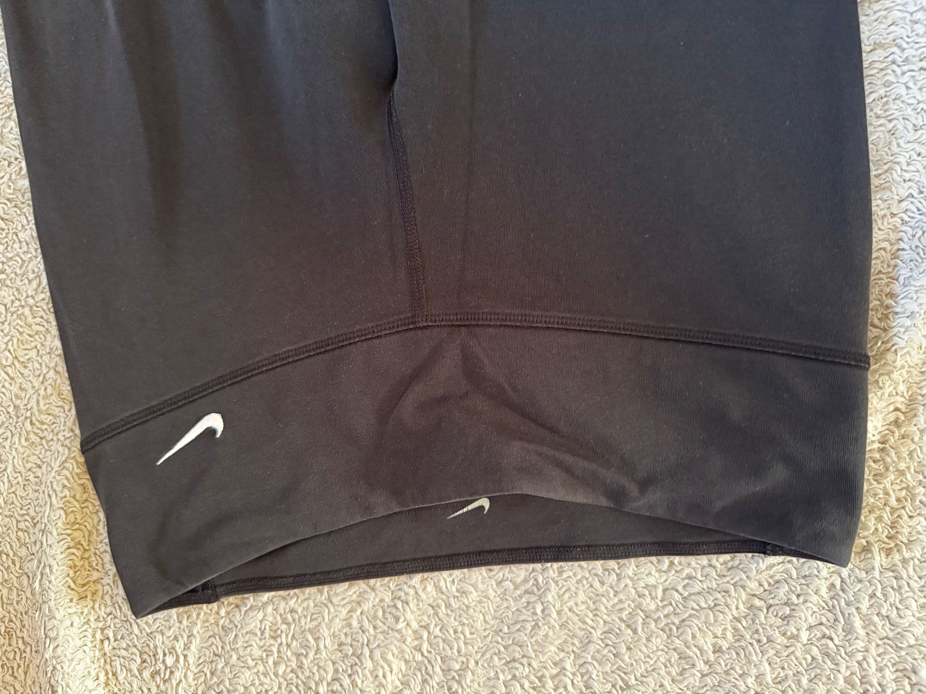 Nike Leggings: Nike leggins dry-fit gr. M – Usato da Ovronnaz venduto da Etagne68 1