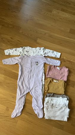Kleider Set Bodys Schlafanzüge Grösse 80