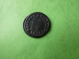 uralte Bronzemünze 20 mm   Stadttor   2.74 g
