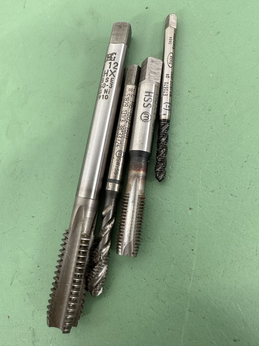 Tutti gli attrezzi: Gewindebohrer, thread tap,  M4, M6, M8, M12 – Usato da Aarberg venduto da SNMachines 1