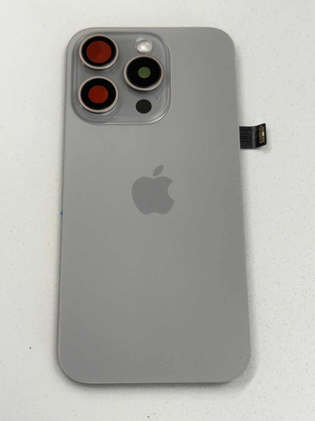 Apple Telefoni cellulari / Smartphones: Vitre Arrière pour iPhone 15 Pro avec NFC | Flash – Nuovo e nell'imballaggio originale da Zug venduto da ElPhone
