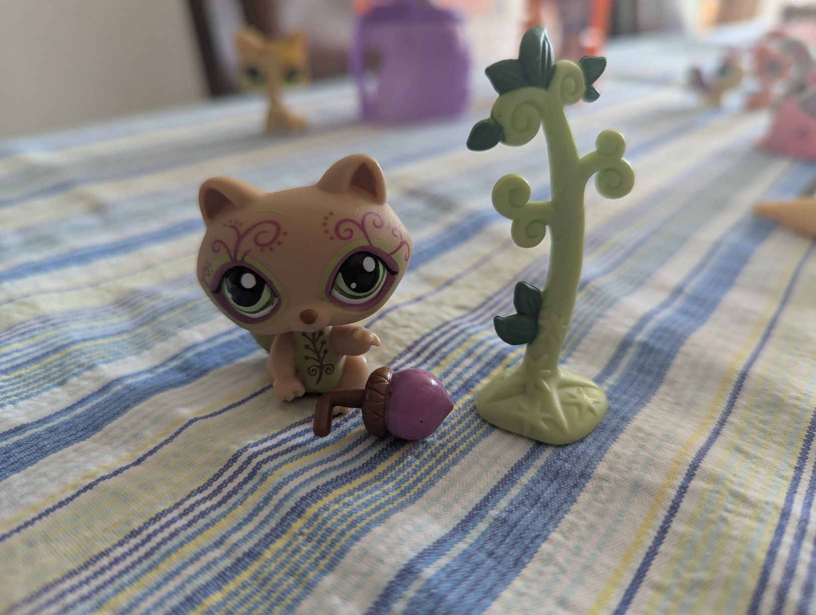 Littlest Pet Shop Giocattoli: littlest pet shop waschbär mit Baum und Eichel – Usato da Kloten venduto da sop_zxc9