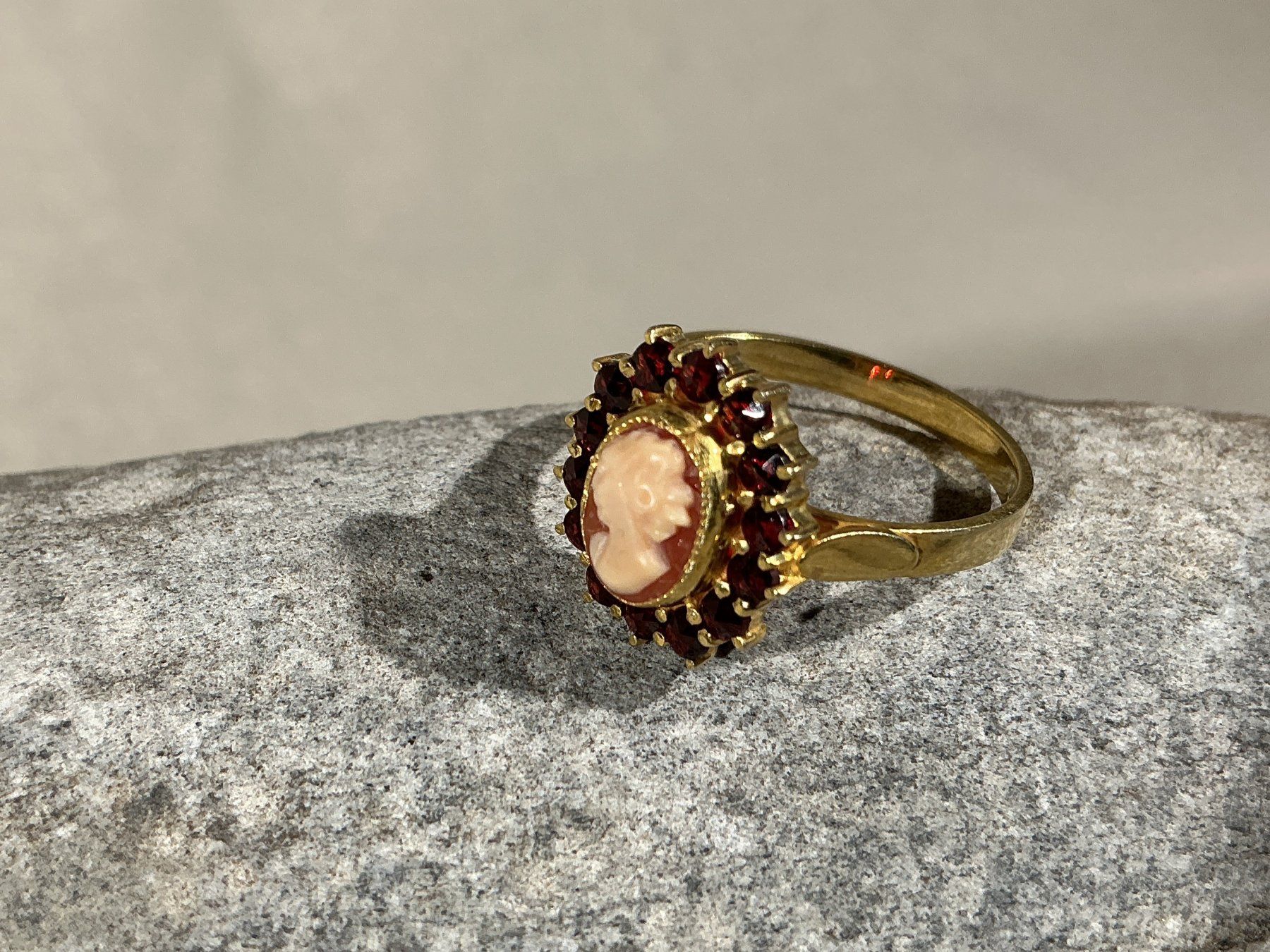 Anelli: BÖHMISCHER GRANATSCHMUCK Ring Cameé Gr. 56 – Nuovo (secondo la descrizione) da Richterswil venduto da Restwert_Richterswil 2
