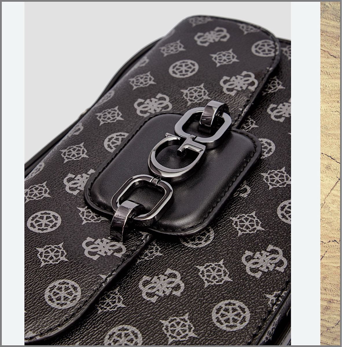 Guess Sacs femmes: Sac Guess  – D'occasion à Biel/Bienne par orange1 3