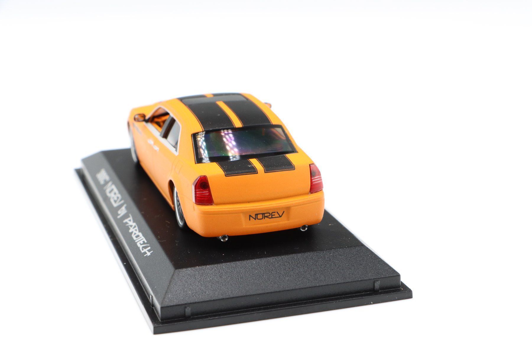 Chrysler Modellini d'auto: Chrysler 300C Parotech 2007 1:43 Norev – Nuovo e nell'imballaggio originale da Bühl b.Aarberg venduto da modelldiecast 7