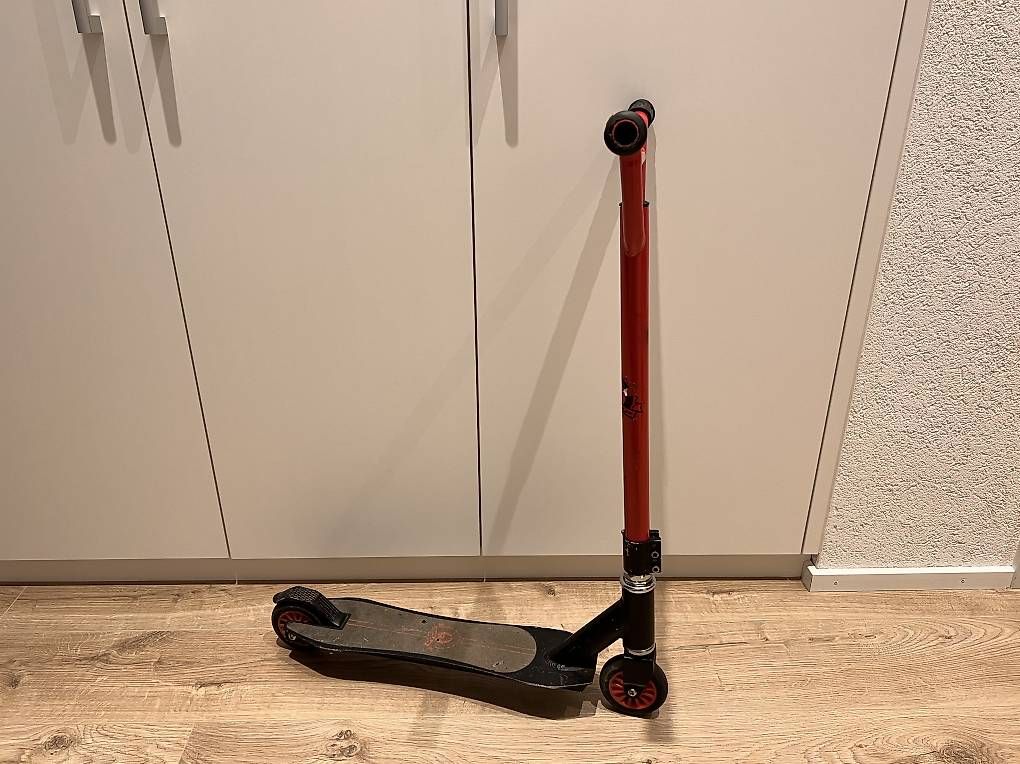 Véhicules pour enfants: Scooter für Kinder – D'occasion à Dübendorf par giuseppe3101 1