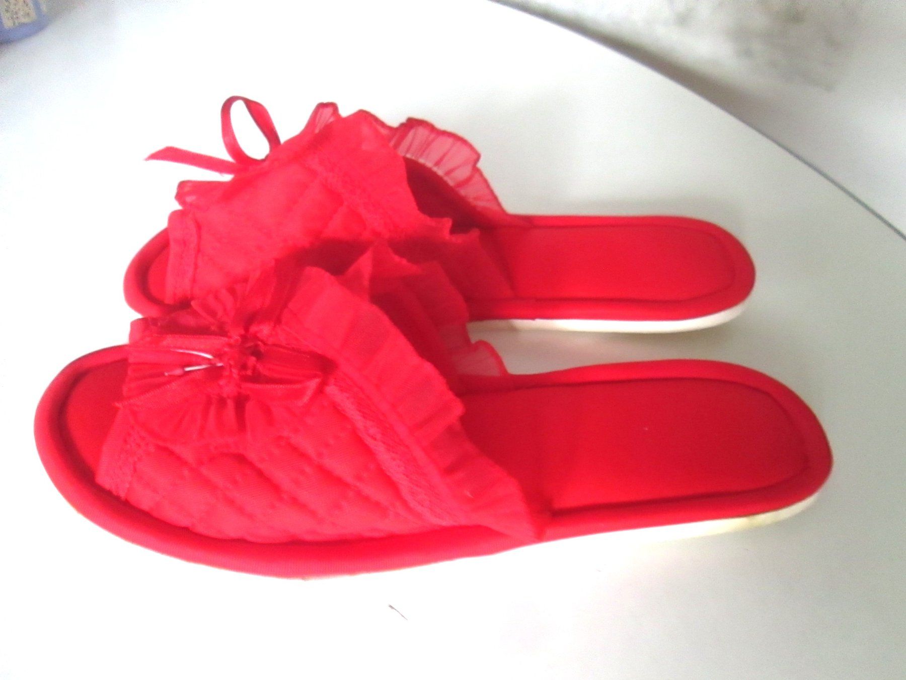 Scarpe da donna: Hausschuhe aus Stoff, Größe 39/40 – Usato da Sementina venduto da babucia
