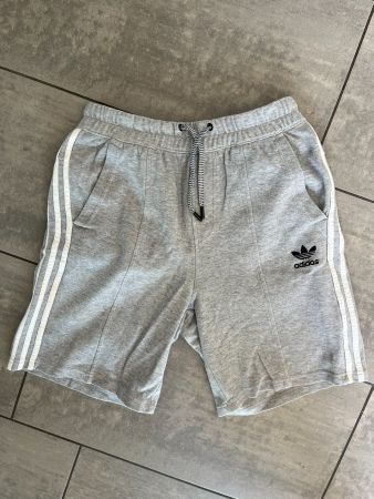 ADIDAS Trainerhose kurz Hellgrau