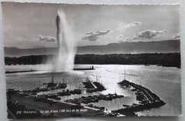 Genève -Le jet d' eau (120 m) et la Rade