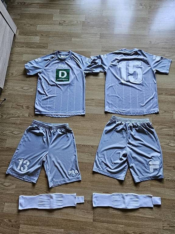 Canottiere & Pantaloni: Mannschafts Trikots Fussball – Usato da Sisikon venduto da bryke 2