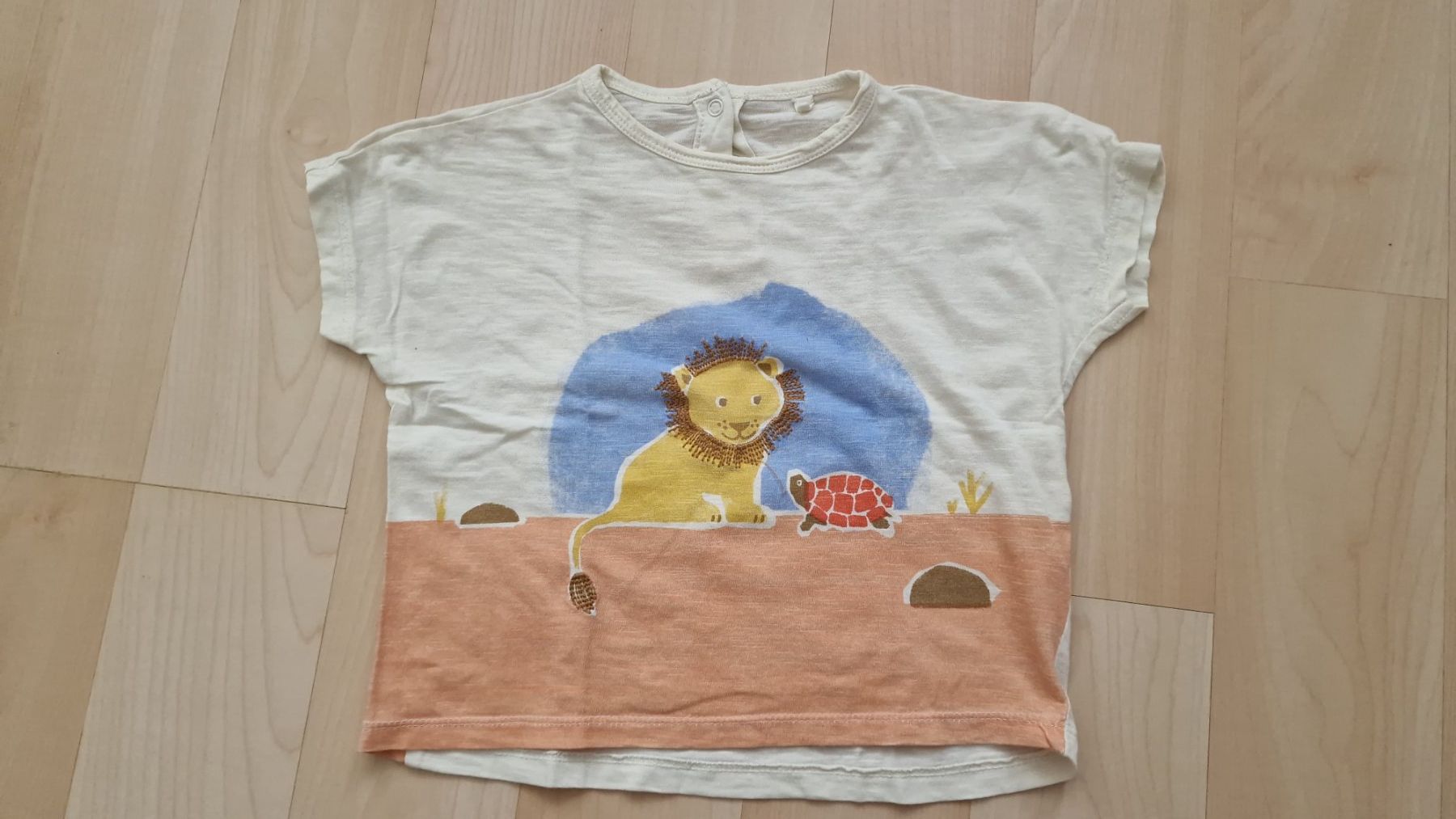 Hemden, T-Shirts & Polos: T Shirt gr 74, wunderschöne Verarbeitung – Gebraucht aus Winterthur von Mmondeo