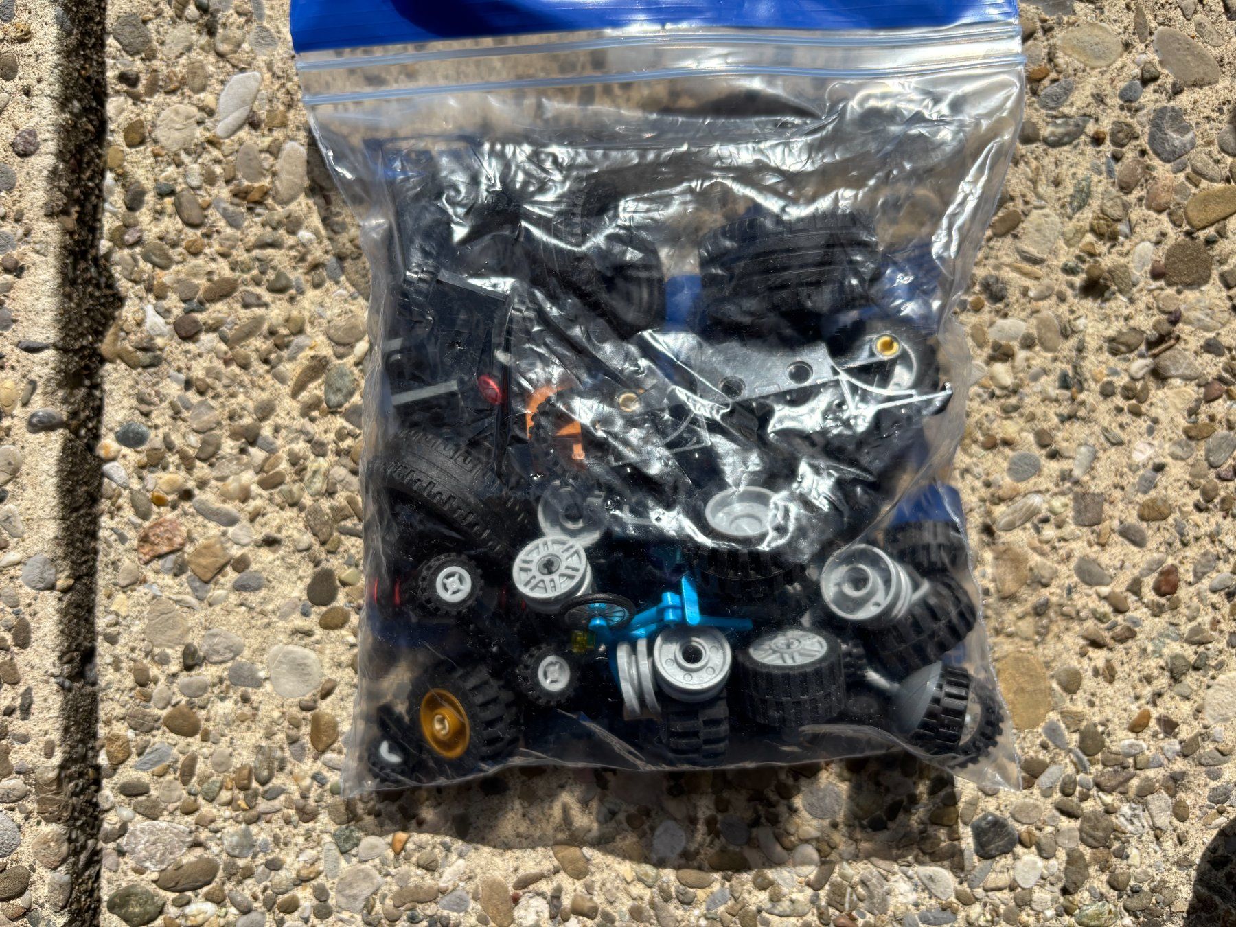 Lego Spielzeuge: 5 Säcke Lego – Gebraucht aus Olten von Sonjason 1