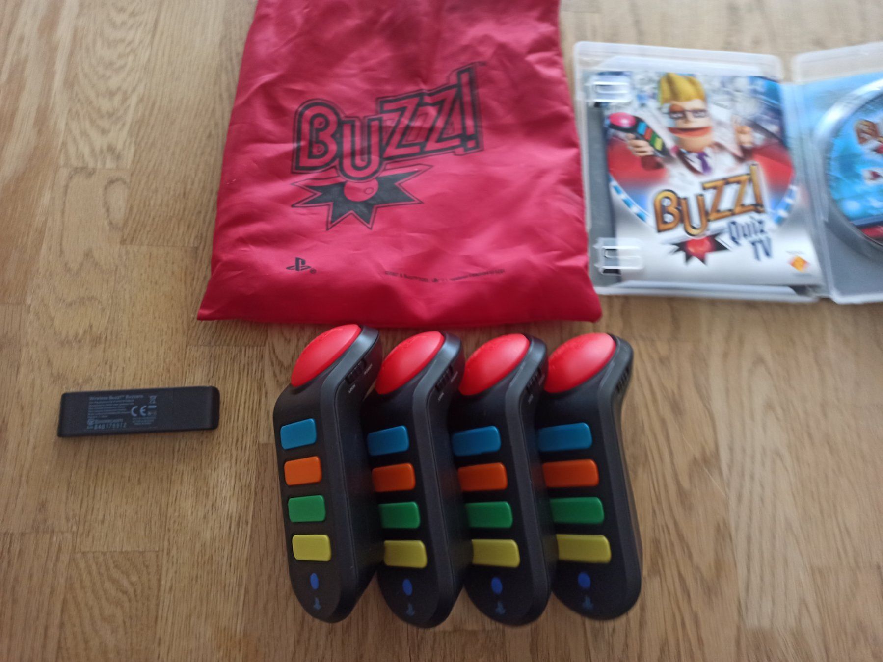 Sony Jeux: Buzz! Quiz TV PS3 Set + 4 Wireless Buzzer & Dongle PS3 TOP – D'occasion à Oberweningen par mar_87mx 2