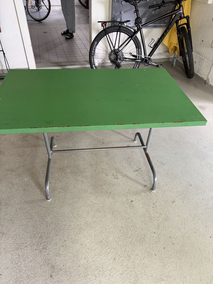 Tavoli: Klappbarer Gartentisch aus Metall – Usato da St. Gallen venduto da Miss_Jane_Marple 2