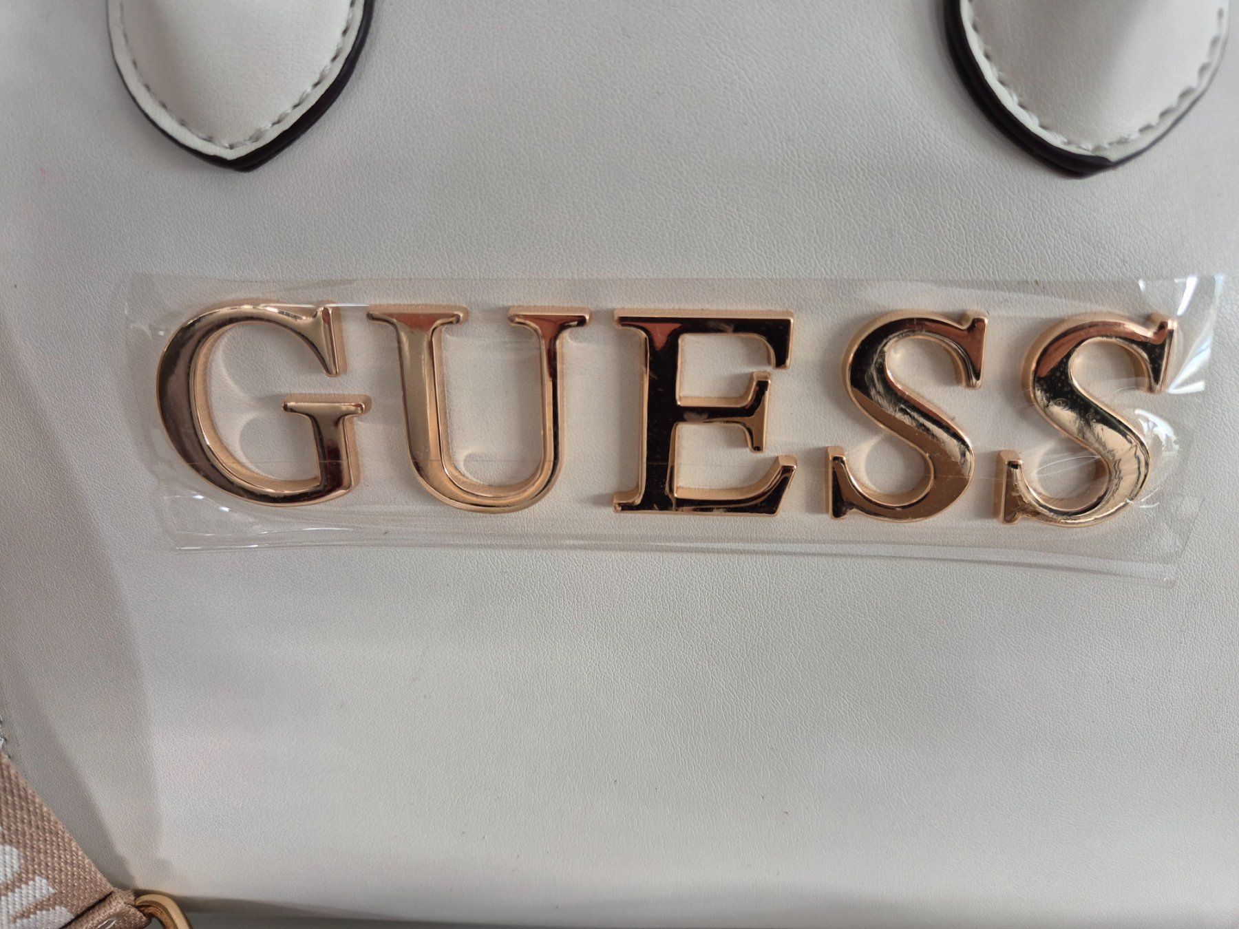 Guess Borse da donna: Neue, originale Guess Tasche Caracara in cremé – Nuovo e nell'imballaggio originale da Hägendorf venduto da Saskia0 7