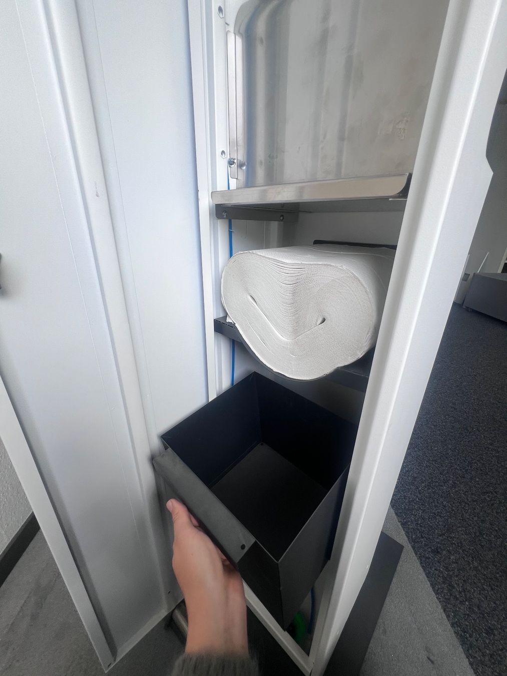 Altro in Decorazioni & Accessori: Desinfektionsständer mit Papiertuchspender & Abfalleimer – Nuovo (secondo la descrizione) da Reinach BL venduto da tba_2gyj 4