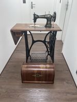 Antike Singer Tret-Nähmaschine mit Original-Untergestell