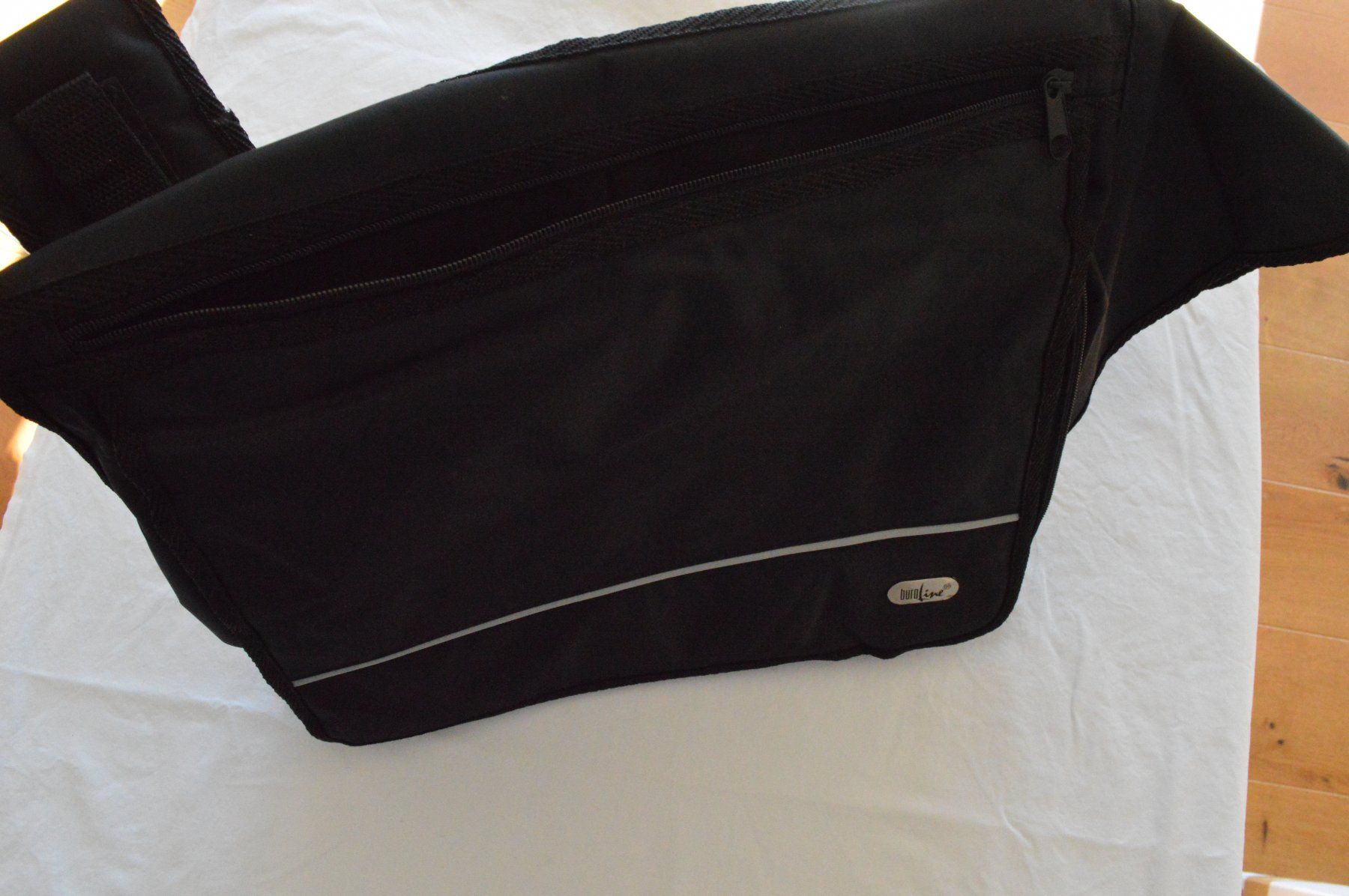 Altro in  Abbigliamento & Accessori: Neue Schultertasche Umhängetasche Schwarz – Nuovo (secondo la descrizione) da Locarno venduto da LukeWanderlust 4
