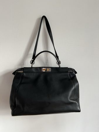 Ledertasche Fendi, schwarz, innen Leo Muster