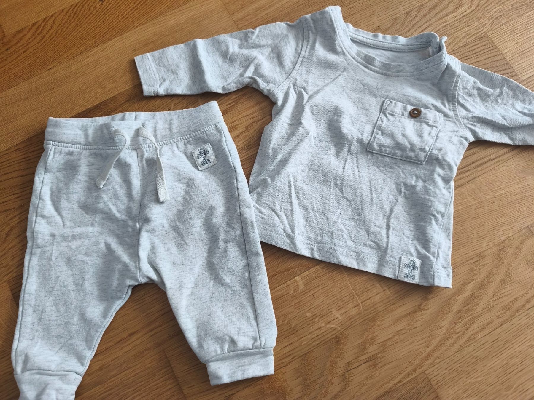Lotti & Set di vestiti: Baby Trainer grau Gr. 62 – Usato da Näfels venduto da ChocolateMuffin