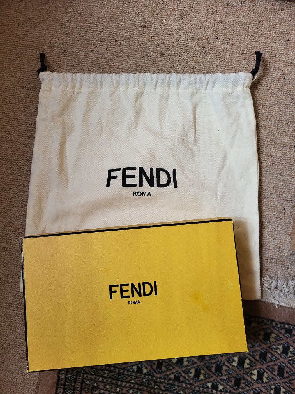 Fendi Borse da donna: Originale Fendi-umhängetasche – Nuovo (secondo la descrizione) da Zweisimmen venduto da Adorable 5