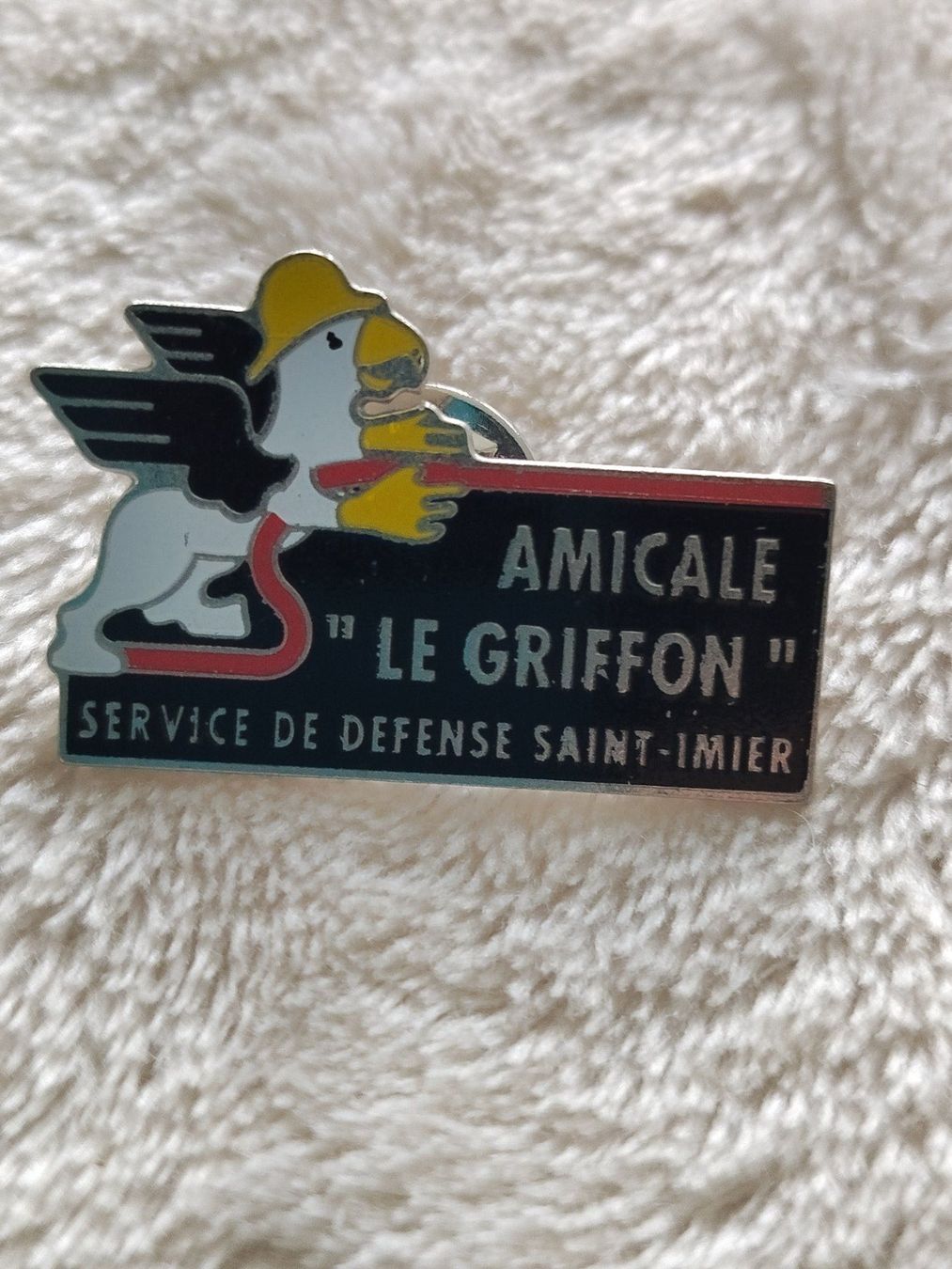 Placchette & Badge: Pin's pompier amical le griffon St-Imier – Usato da Plagne venduto da gigi204