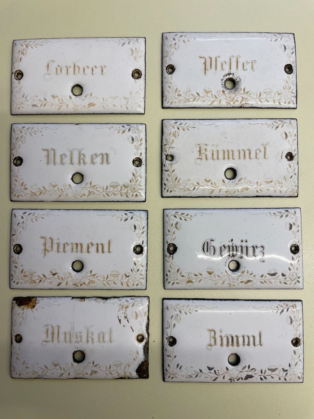 Schilder: Emaille Schild Gewürz antik – Gebraucht aus Beinwil (Freiamt) von Zedel1923