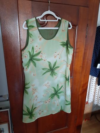 Sommerliches, grünes Kleid mit Blumenmuster, Grösse 46